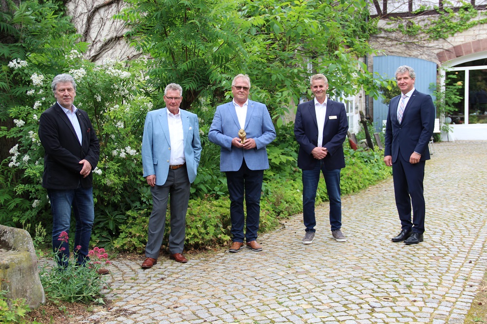 Vorstand des Lions Club Bad Gandersheim-Seesen (v.l.n.r.) Rolf Willke, Sekretär, Dietmar Kelm, Clubmaster, Dr. Hans-Joachim Voß, neuer Präsident des Lion Clubs, Andreas Humbert, scheidender Präsident, Dieter Brinkmann, Past Präsident.